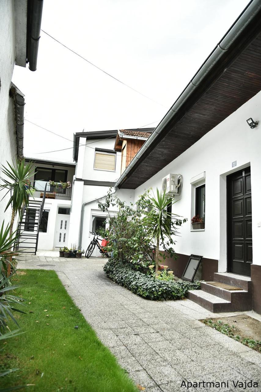 Vajda Apartments โนวีซาด ภายนอก รูปภาพ