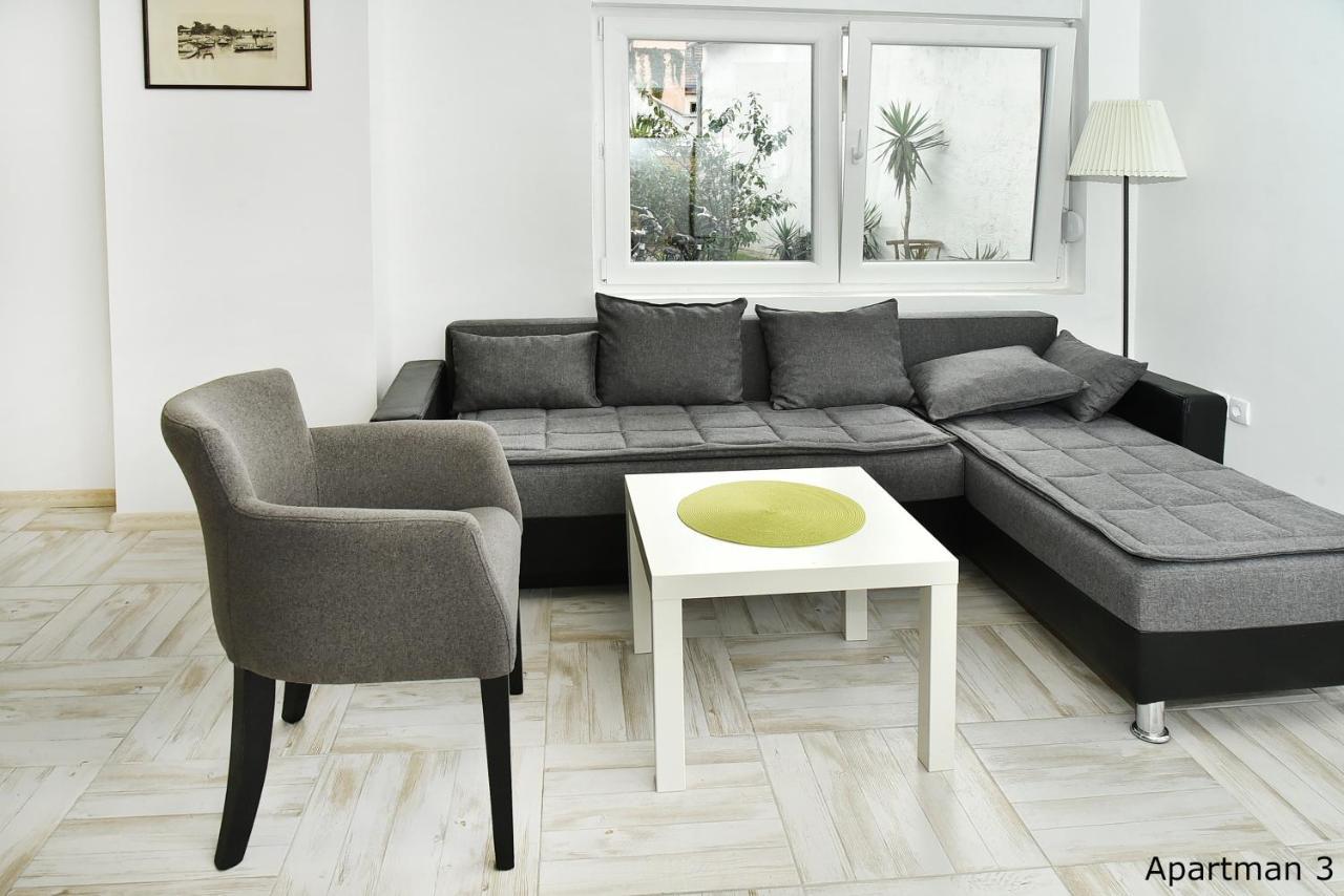 Vajda Apartments โนวีซาด ภายนอก รูปภาพ