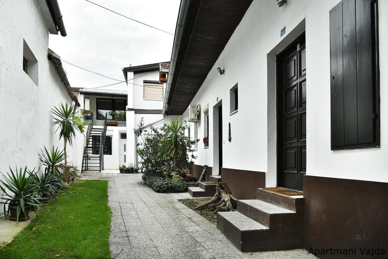 Vajda Apartments โนวีซาด ภายนอก รูปภาพ